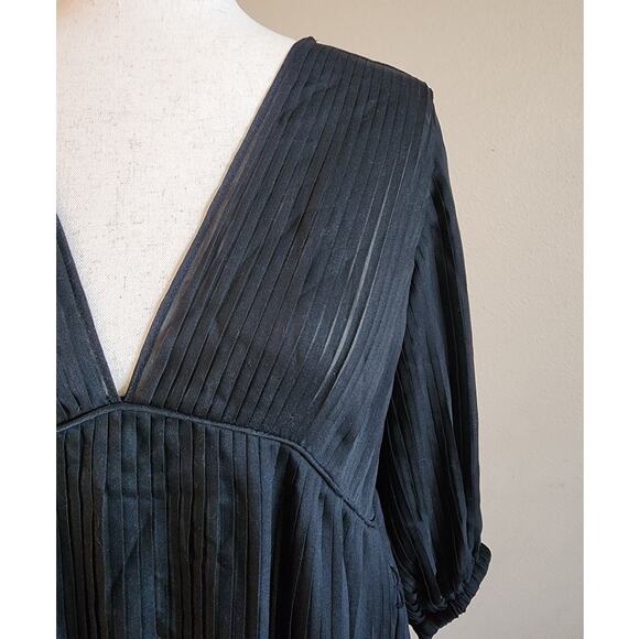 Banana Republic Women's Black Pleated Deep V-Neck Maxi Dress Sheer SZ Medium - Picture 5 of 14